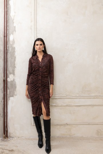 Φόρεμα στενό μίντι με σούρες λεοπάρ μπορντό