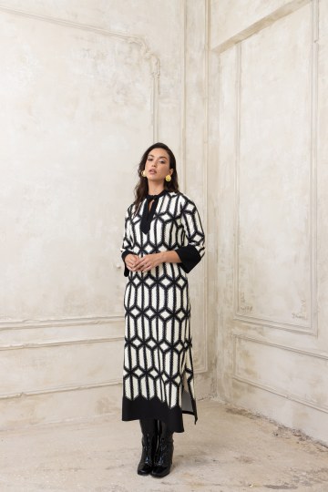 Φόρεμα  τύπου καφτάνι με ιδιαίτερο δέσιμο στο λαιμό ασπρόμαυρο