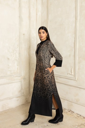 Φόρεμα  τύπου καφτάνι με μάο γιακά λεοπάρ μπεζ - 