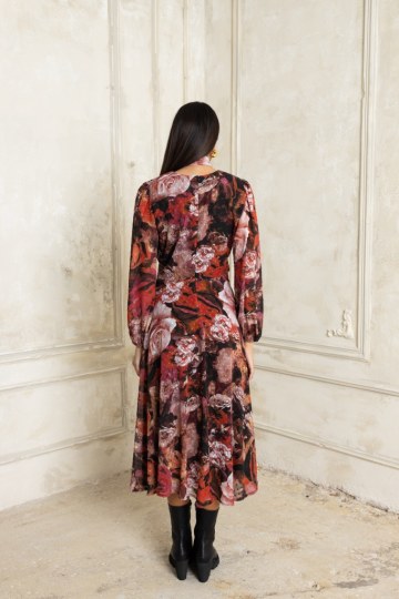 Φόρεμα κρουαζέ στο μπούστο  αέρινο με λουλούδια κόκκινο - 