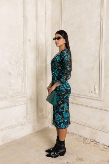  Φόρεμα εμπριμέ μίντι με σούρες πετρόλ - 