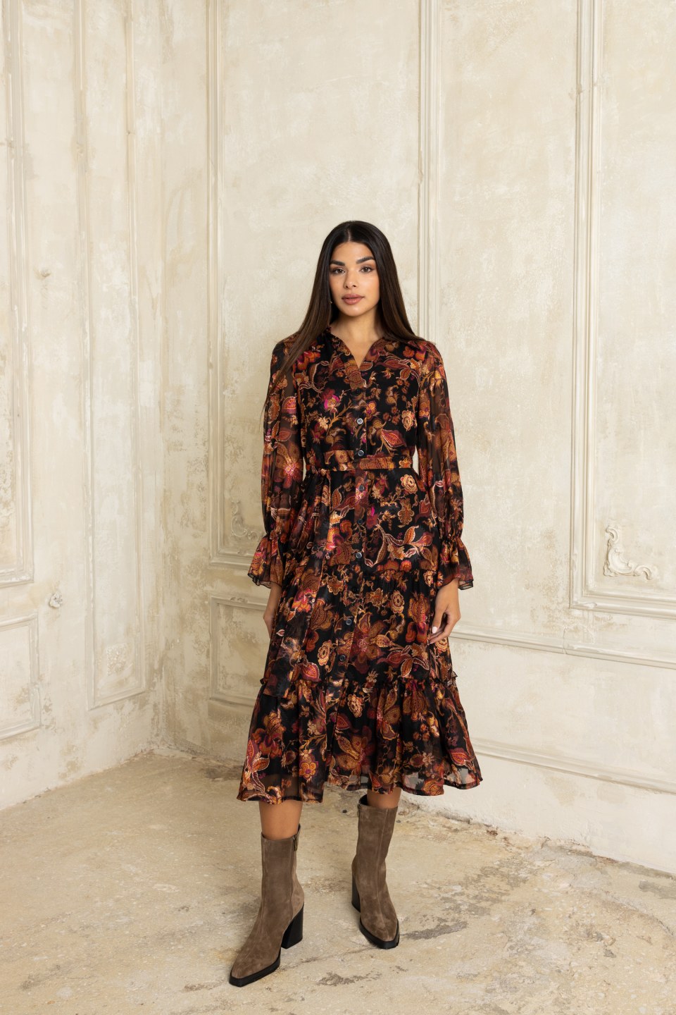 Φόρεμα με κουμπιά και βολάν εκάι