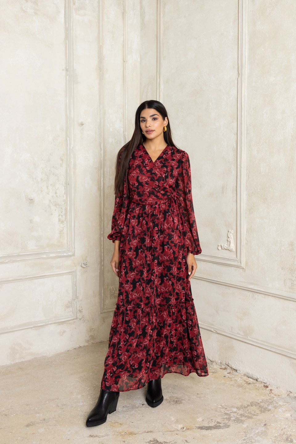  Φόρεμα μακρύ με ζώνη και βολάν μπορντό