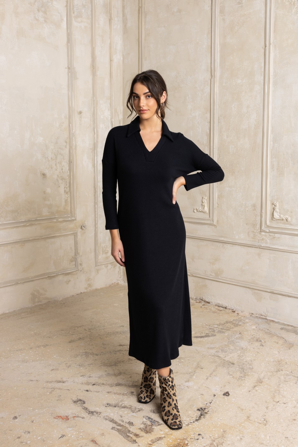 Φόρεμα πλεκτό με γιακά και σκισίματα μαύρο