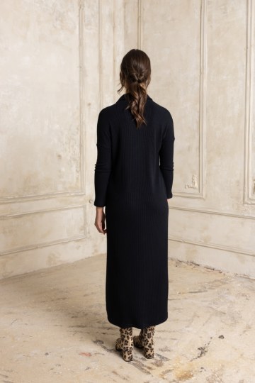 Φόρεμα πλεκτό με γιακά και σκισίματα μαύρο - 