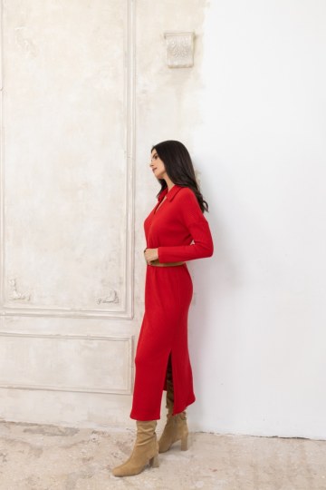 Φόρεμα πλεκτό με γιακά και σκισίματα κόκκινο - 