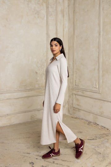  Φόρεμα πλεκτό με γιακά και σκισίματα ζαχαρί