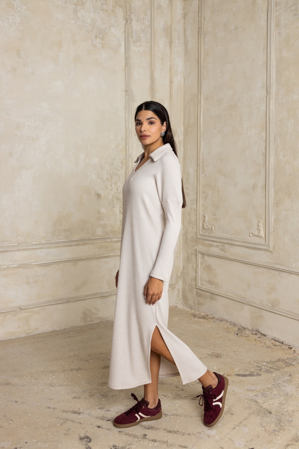  Φόρεμα πλεκτό με γιακά και σκισίματα ζαχαρί