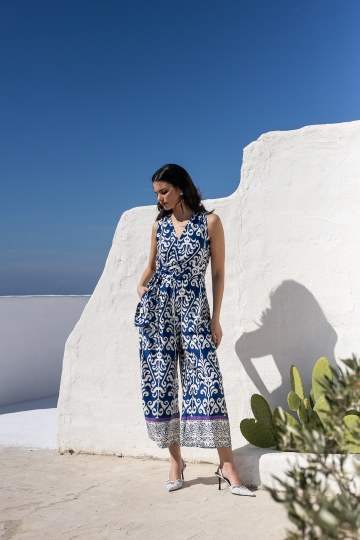 Φόρμα ολόσωμη αμάνικη με δέσιμο στη μέση εμπριμέ