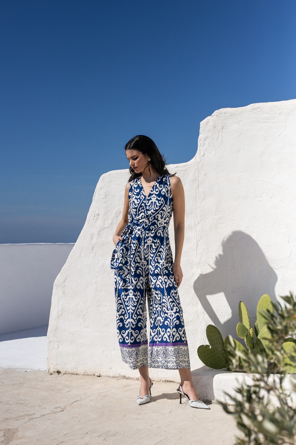 Φόρμα ολόσωμη αμάνικη με δέσιμο στη μέση εμπριμέ