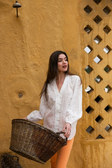 Πουκάμισο κιπούρ με κουμπιά πέρλες εκρού