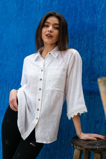 Πουκάμισο λινό με δαντέλα στα μανίκια λευκό