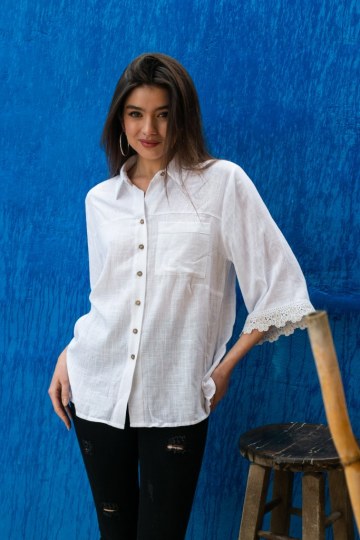 Πουκάμισο λινό με δαντέλα στα μανίκια λευκό - 