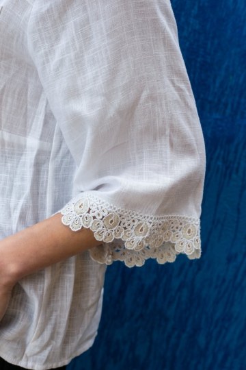 Πουκάμισο λινό με δαντέλα στα μανίκια λευκό - 