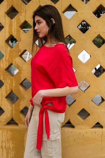 Μπλούζα ασύμμετρη με δέσιμο στο πλάι κόκκινη - 