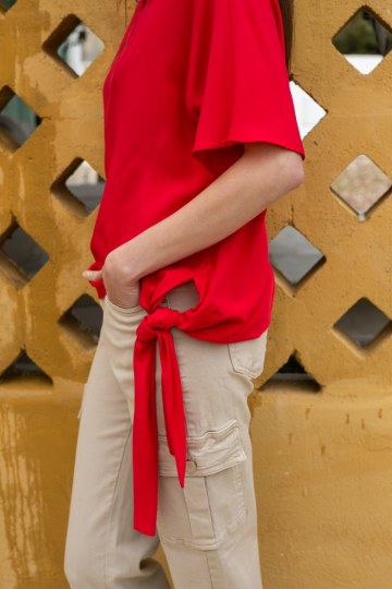 Μπλούζα ασύμμετρη με δέσιμο στο πλάι κόκκινη - 