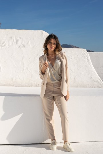 Σακάκι με πέτο γιακά και δύο κουμπιά εκρού - 