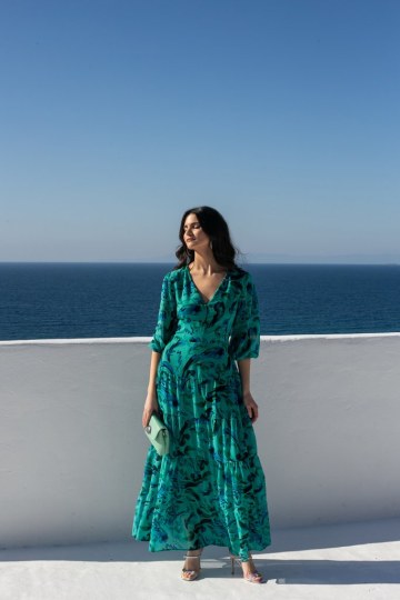 Φόρεμα αέρινο με βολάν και άνοιγμα στην πλάτη εμπριμέ πετρόλ - 