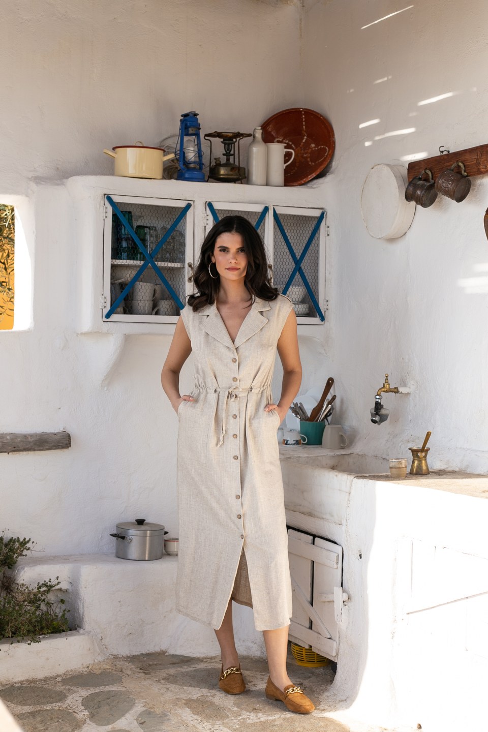  Φόρεμα λινό αμάνικο με κουμπιά εκρού