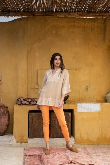  Μπλούζα με κέντημα χρυσοκλωστής μπεζ - 