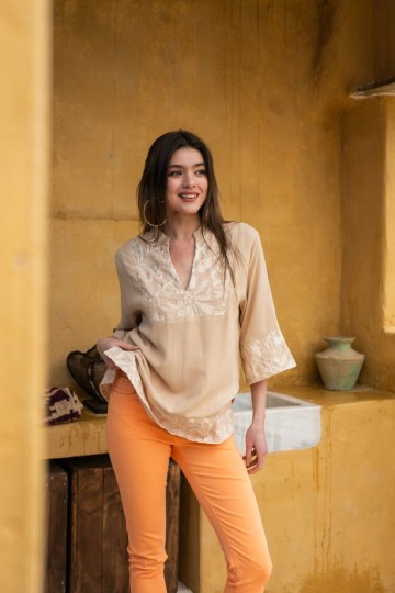  Μπλούζα με κέντημα χρυσοκλωστής μπεζ - 