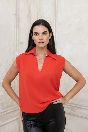 Μπλούζα αμάνικη με γιακά και λαιμόκοψη V κόκκινη