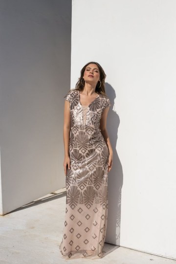 Φόρεμα αμάνικο με σχέδια από παγιέτες μπεζ - 