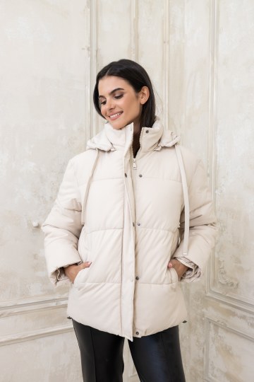 Μπουφάν φουσκωτό με τσέπες και κουκούλα εκρού