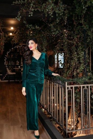 Παντελόνι βελούδινο σε ίσια γραμμή  κυπαρισσί