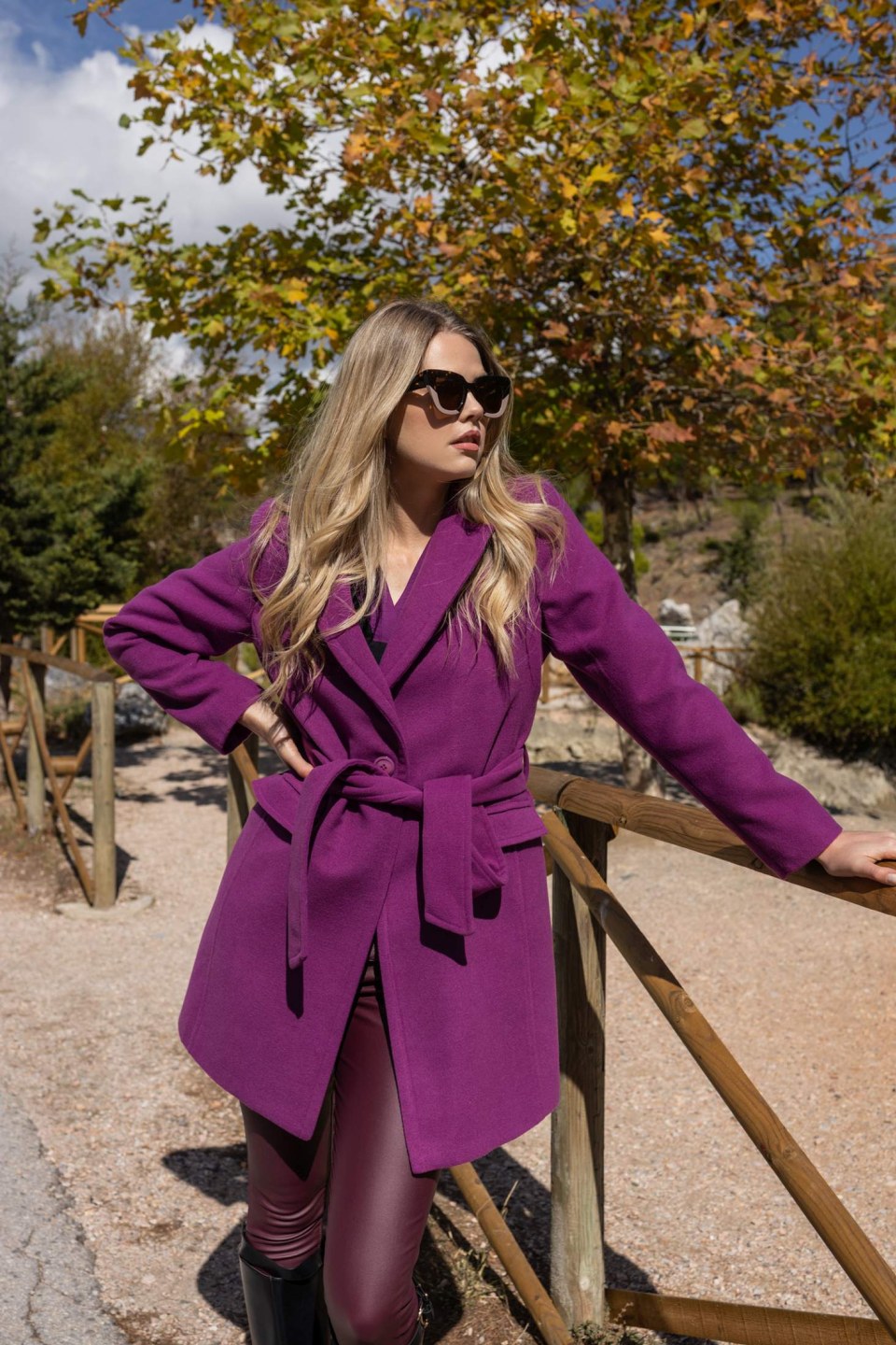 Παλτό με ένα κουμπί και ζώνη μωβ