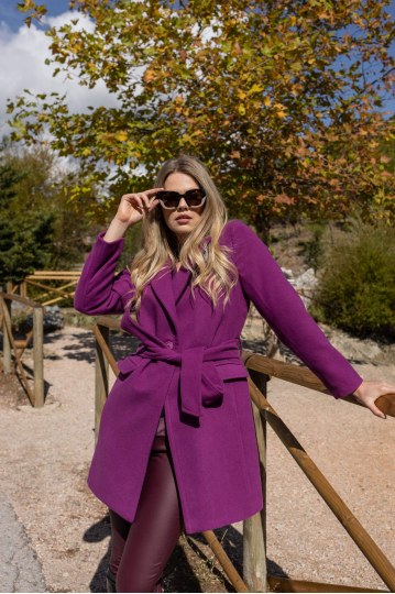 Παλτό με ένα κουμπί και ζώνη μωβ - 