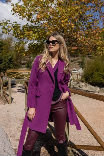 Παλτό με ένα κουμπί και ζώνη μωβ - 