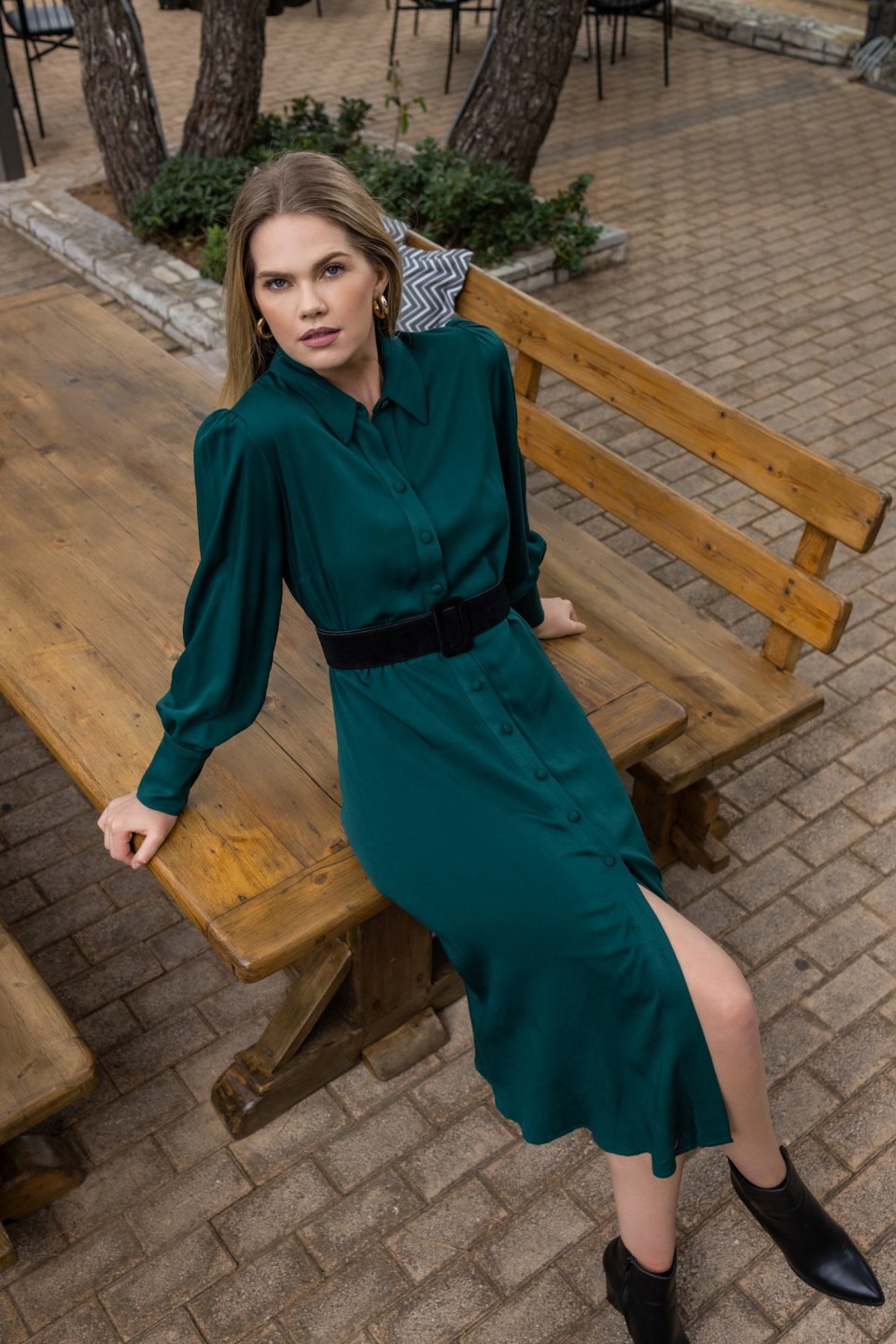 Φόρεμα μίντι με γιακά και κουμπιά κυπαρισσί