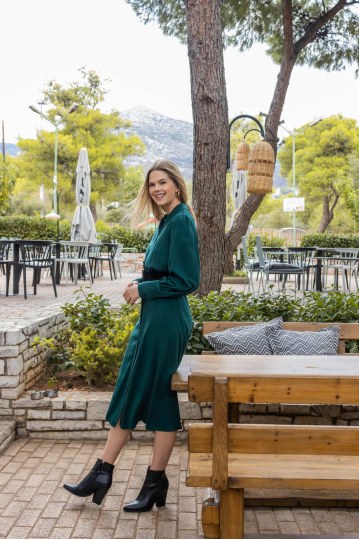 Φόρεμα μίντι με γιακά και κουμπιά κυπαρισσί - 