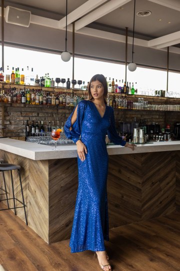  Φόρεμα με παγιέτες και ανοίγματα στα μανίκια μπλε