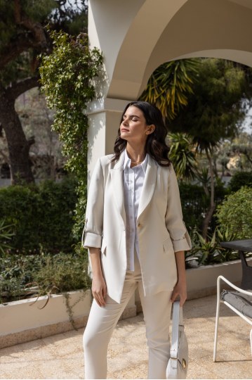 Σακάκι με μακρύ γιακά και ένα κουμπί εκρού - 