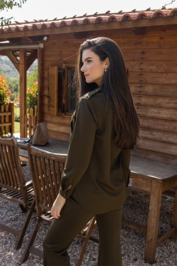 Παντελόνι με μικρή καμπάνα και νερβίρ ραφή μπροστά λαδί - 