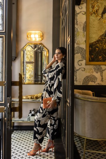 Σακάκι με ανοιχτό γιακά και ζώνη στη μέση ασπρόμαυρο - 