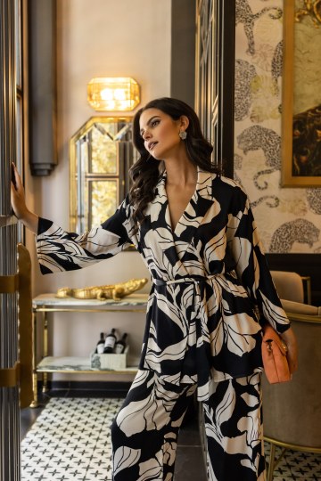 Σακάκι με ανοιχτό γιακά και ζώνη στη μέση ασπρόμαυρο - 