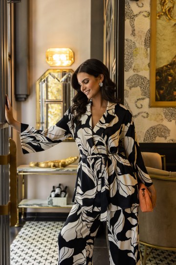 Σακάκι με ανοιχτό γιακά και ζώνη στη μέση ασπρόμαυρο - 