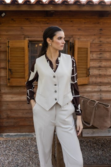  Παντελόνι σε ίσια γραμμή με τσέπες εκρού - 