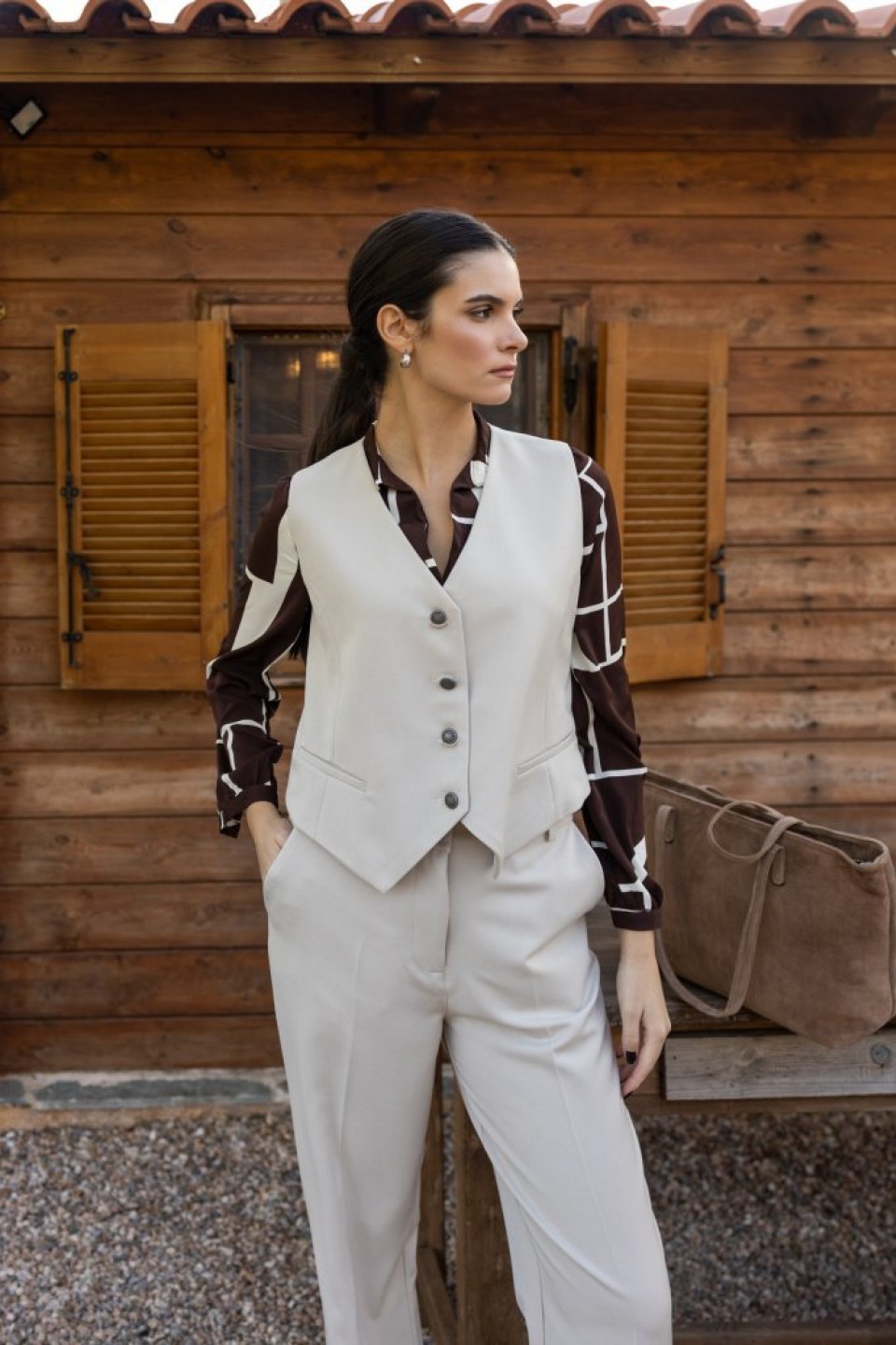 Γιλέκο με τέσσερα κουμπιά εκρού