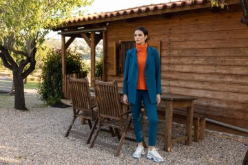 Παντελόνι σε στενή γραμμή με λάστιχο στο πίσω μέρος πετρόλ - 