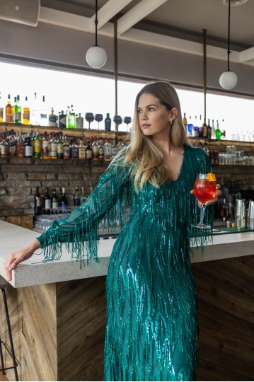  Φόρεμα με λαιμόκοψη V και κρόσια από παγιέτες πράσινο - 