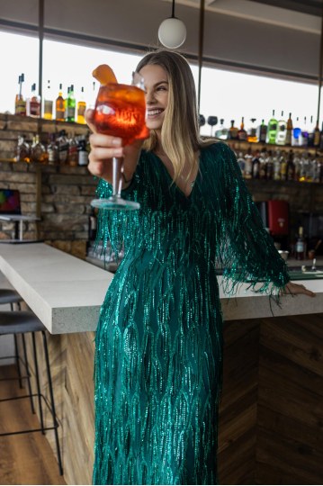  Φόρεμα με λαιμόκοψη V και κρόσια από παγιέτες πράσινο - 