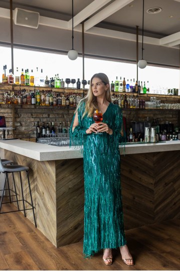  Φόρεμα με λαιμόκοψη V και κρόσια από παγιέτες πράσινο - 