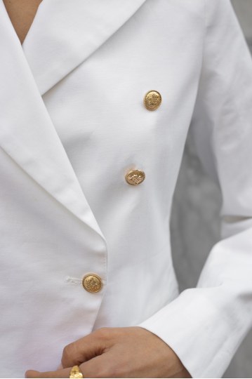  Σακάκι κρουαζέ με χρυσά κουμπιά λευκό - 