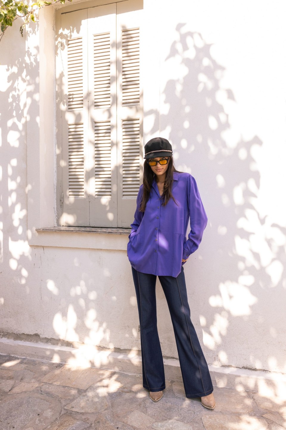  Παντελόνι καμπάνα με νερβίρ ραφή μπροστά σε λεπτό τζιν 