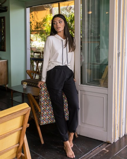 Μπλούζα με κουκούλα και κορδόνια λευκή - 