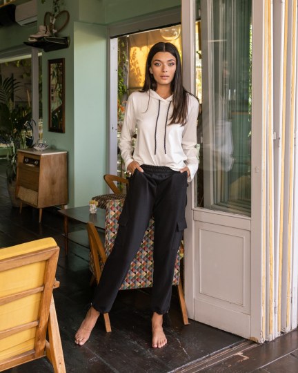 Μπλούζα με κουκούλα και κορδόνια λευκή - 